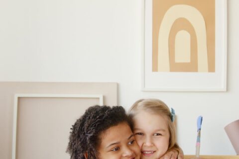 Kaip sukurti edukacinį kambarį namuose: 50 kūrybinių užduočių ir praktinių idėjų vaikų vystymuisi pagal amžiaus grupes